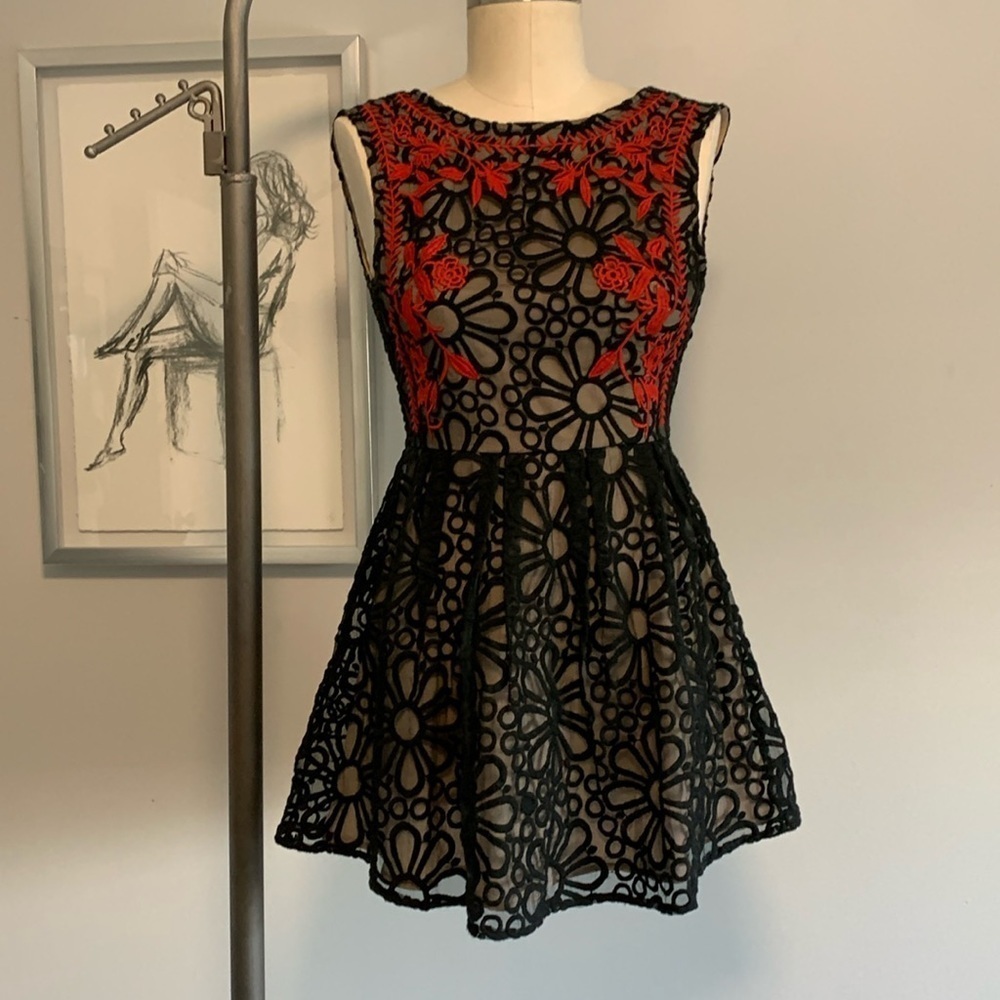 Black and Red Floral Lace Short Dress